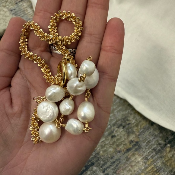 COS Elegant Gold and Pearl Necklace - Picture 4 of 7